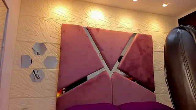 Snapshot of Charlotte_Ice1 chatting on 09-08-25, 04:17 Charlotte Ice1 online show from 09-08-25, 04:17