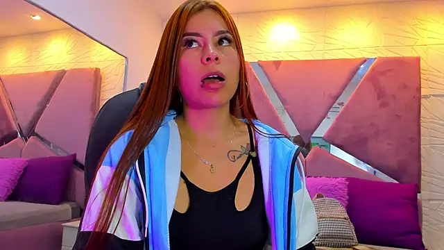 Snapshot of Charlotte_Ice1 chatting on 09-20-25, 02:40 Charlotte Ice1 online show from 09-20-25, 02:40