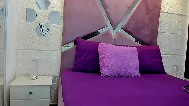 Snapshot of Charlotte_Ice1 chatting on 09-25-25, 04:11 Charlotte Ice1 online show from 09-25-25, 04:11