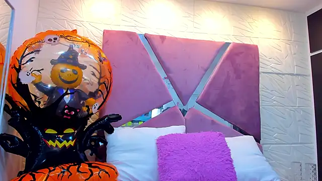 Snapshot of Charlotte_Ice1 chatting on 10-11-25, 04:16 Charlotte Ice1 online show from 10-11-25, 04:16