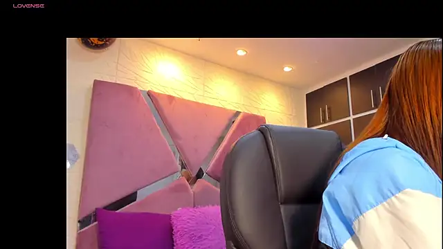 Snapshot of Charlotte_Ice1 chatting on 10-28-25, 02:20 Charlotte Ice1 online show from 10-28-25, 02:20