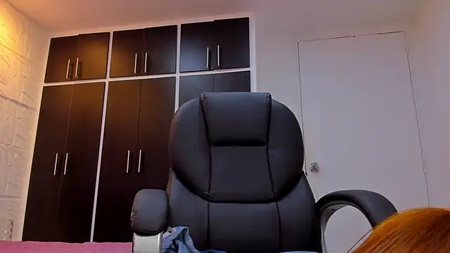 Snapshot of Charlotte_Ice1 chatting on 10-29-25, 05:36 Charlotte Ice1 online show from 10-29-25, 05:36