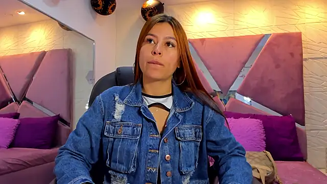 Snapshot of Charlotte_Ice1 chatting on 11-13-25, 05:01 Charlotte Ice1 online show from 11-13-25, 05:01