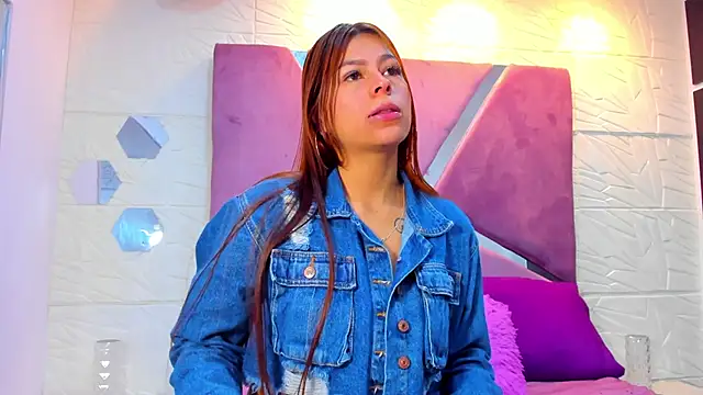 Snapshot of Charlotte_Ice1 chatting on 11-14-25, 04:06 Charlotte Ice1 online show from 11-14-25, 04:06