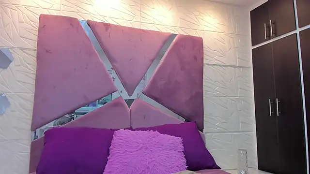 Snapshot of Charlotte_Ice1 chatting on 11-30-25, 03:27 Charlotte Ice1 online show from 11-30-25, 03:27