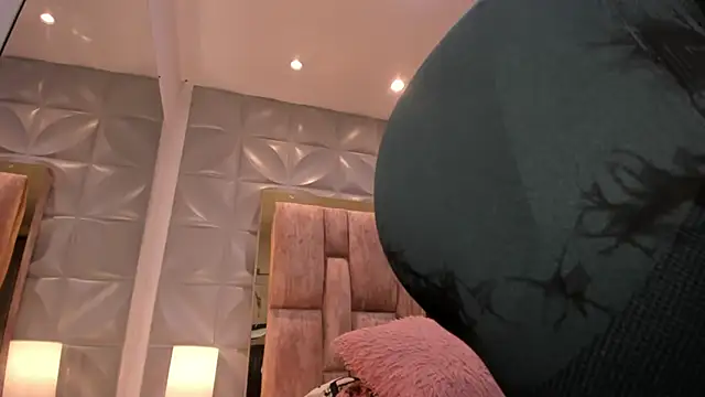 Charlotte Ice1 online show from 04-28-26, 02:22