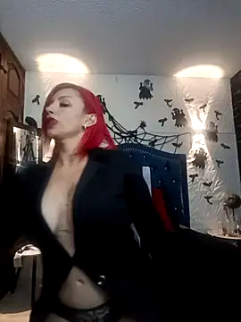 Snapshot of RedQueenMilf chatting on 10-22-25, 10:53 RedQueenMilf online show from 10-22-25, 10:53