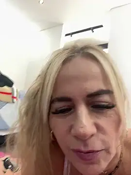 LARIANA RIVERA23 online show from 12-25-24, 07:46