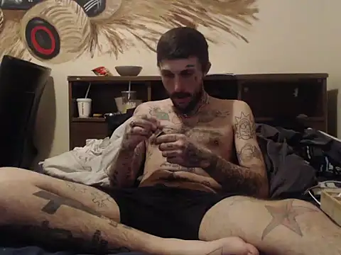 Snapshot of hungandtatted666 chatting on 12-27-24, 09:28 hungandtatted666 online show from 12-27-24, 09:28