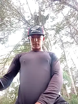 Snapshot of Demiansteven2 chatting on 10-05-25, 04:27 Demiansteven2 online show from 10-05-25, 04:27