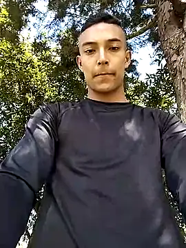 Snapshot of Demiansteven2 chatting on 10-18-25, 05:35 Demiansteven2 online show from 10-18-25, 05:35