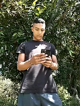 Snapshot of Demiansteven2 chatting on 11-07-25, 04:51 Demiansteven2 online show from 11-07-25, 04:51