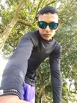 Snapshot of Demiansteven2 chatting on 11-18-25, 06:01 Demiansteven2 online show from 11-18-25, 06:01