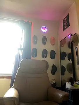 GersonGil1 online show from 10-21-25, 03:13