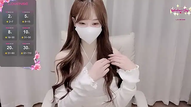 Snapshot of Yuuuuuly chatting on 12-01-25, 03:17 Yuuuuuly online show from 12-01-25, 03:17