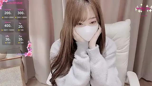 Snapshot of Yuuuuuly chatting on 12-05-25, 05:38 Yuuuuuly online show from 12-05-25, 05:38