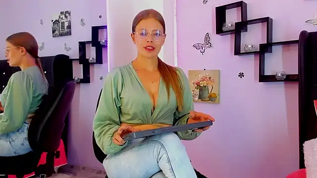 Laurablue online show from 12-14-24, 08:40