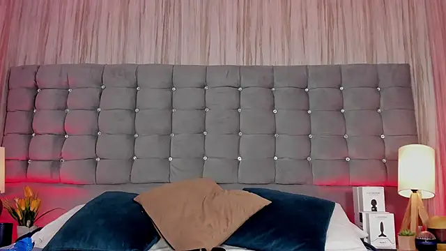 Poacahontasfg online show from 09-23-25, 04:04