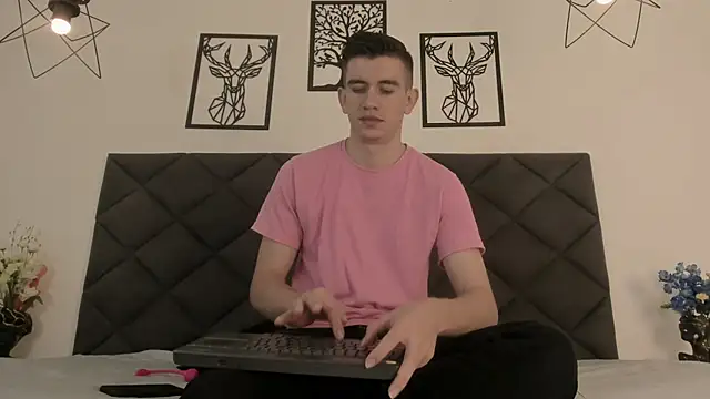 Snapshot of MikaelSlow chatting on 02-27-25, 04:20 MikaelSlow online show from 02-27-25, 04:20