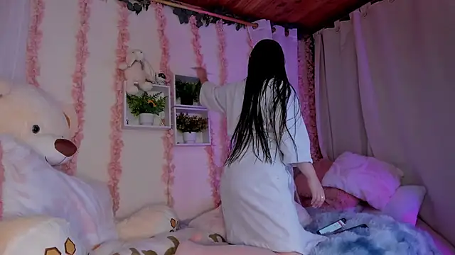 Idara and Edahi01 online show from 10-05-25, 02:48