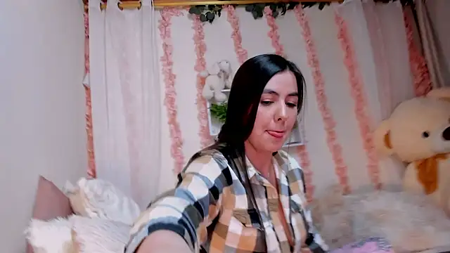 Snapshot of Idara_and_Edahi01 chatting on 11-09-25, 06:23 Idara and Edahi01 online show from 11-09-25, 06:23