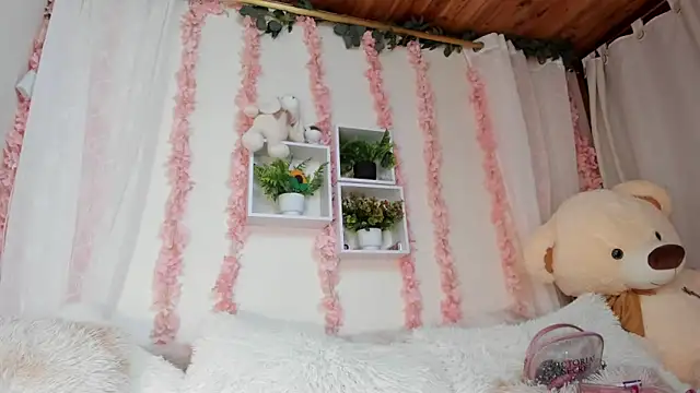 Snapshot of Idara_and_Edahi01 chatting on 11-21-25, 03:44 Idara and Edahi01 online show from 11-21-25, 03:44