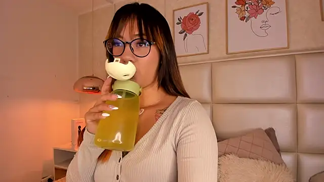 Aily Yozuko online show from 10-06-25, 02:42