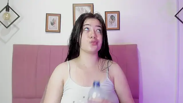 Snapshot of GENNESIS_LOVE chatting on 09-28-25, 01:00 GENNESIS LOVE online show from 09-28-25, 01:00