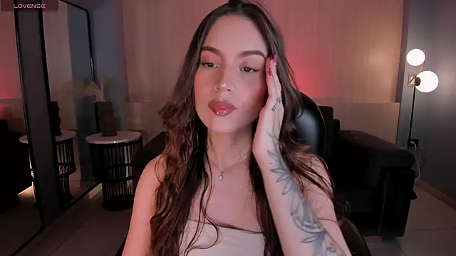 Snapshot of MarianneLane chatting on 03-15-26, 05:19 MarianneLane online show from 03-15-26, 05:19