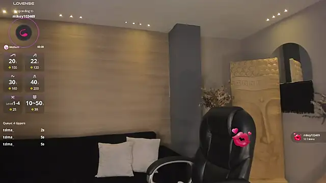 Snapshot of CarolineGraceX chatting on 01-27-25, 05:15 CarolineGraceX online show from 01-27-25, 05:15