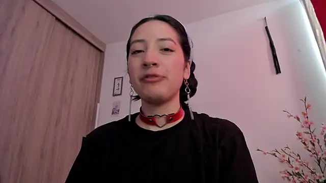 Snapshot of Tanya_WorldBondage chatting on 12-12-24, 02:00 Tanya WorldBondage online show from 12-12-24, 02:00