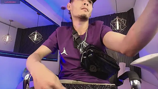 Snapshot of _white_fox_1 chatting on 09-17-25, 11:28 white fox 1 online show from 09-17-25, 11:28