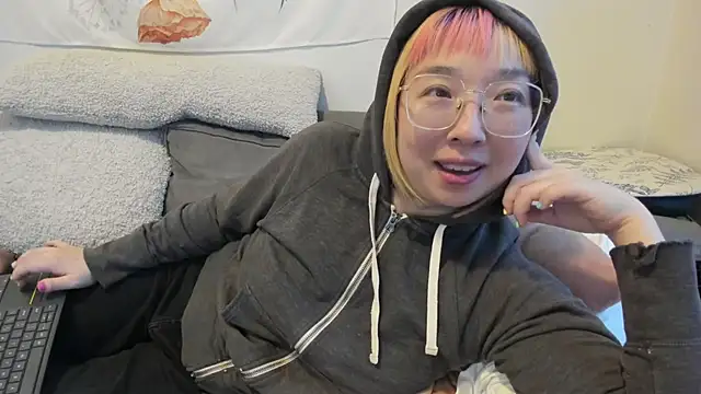 Snapshot of luxgray chatting on 12-09-24, 09:16 luxgray online show from 12-09-24, 09:16