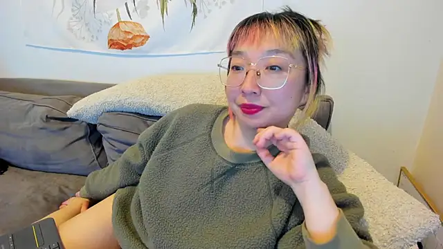 Snapshot of luxgray chatting on 02-09-25, 12:28 luxgray online show from 02-09-25, 12:28