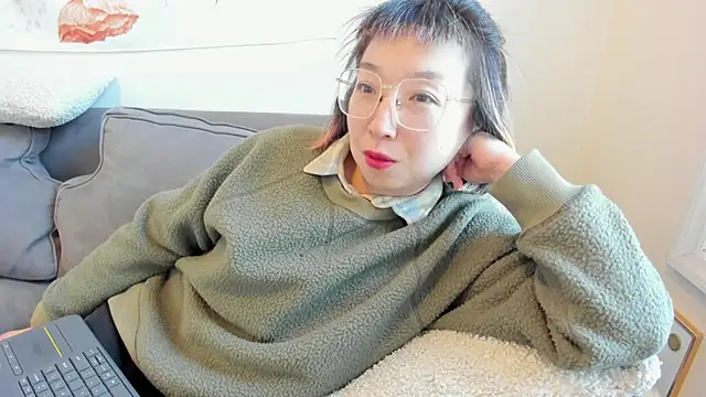 Snapshot of luxgray chatting on 03-10-25, 08:01 luxgray online show from 03-10-25, 08:01