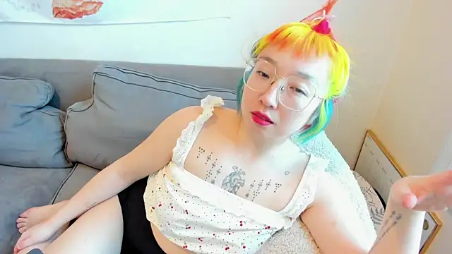 Snapshot of luxgray chatting on 03-18-25, 10:04 luxgray online show from 03-18-25, 10:04