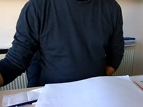 Snapshot of fikoivos chatting on 10-25-25, 09:17 fikoivos online show from 10-25-25, 09:17