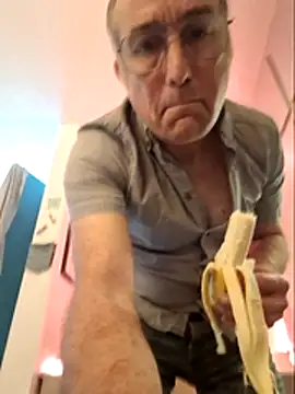 Snapshot of bibananaman chatting on 05-26-26, 01:56 bibananaman online show from 05-26-26, 01:56