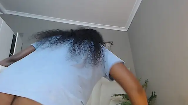 Snapshot of naughtyblackdolie chatting on 12-19-24, 06:45 naughtyblackdolie online show from 12-19-24, 06:45