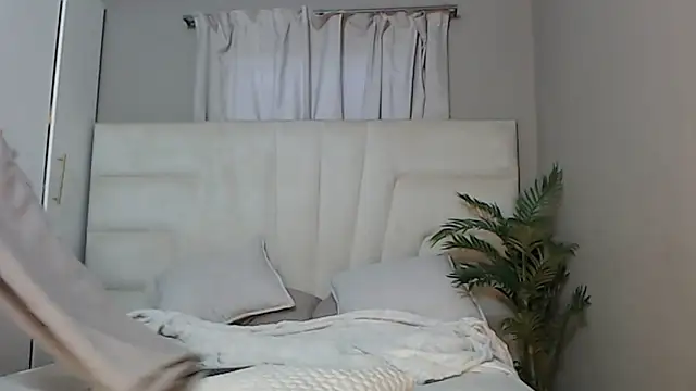 Snapshot of naughtyblackdolie chatting on 01-29-25, 04:41 naughtyblackdolie online show from 01-29-25, 04:41