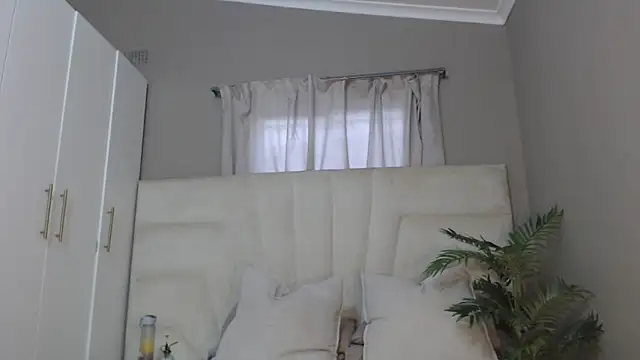 Snapshot of naughtyblackdolie chatting on 02-28-25, 05:15 naughtyblackdolie online show from 02-28-25, 05:15