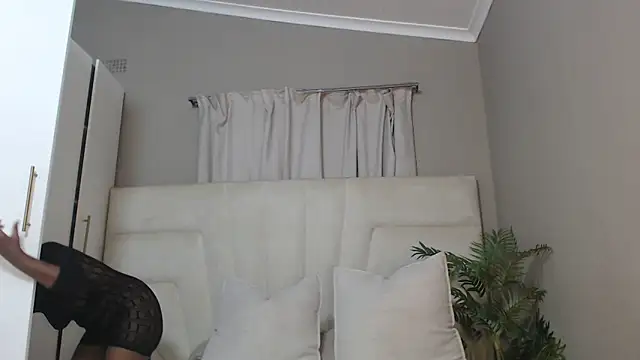 Snapshot of naughtyblackdolie chatting on 03-15-25, 04:13 naughtyblackdolie online show from 03-15-25, 04:13