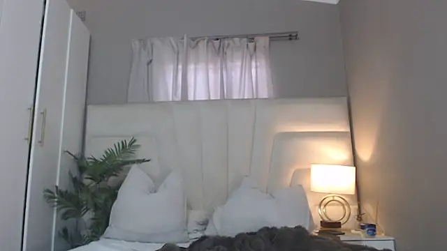 naughtyblackdolie online show from 06-03-26, 11:24