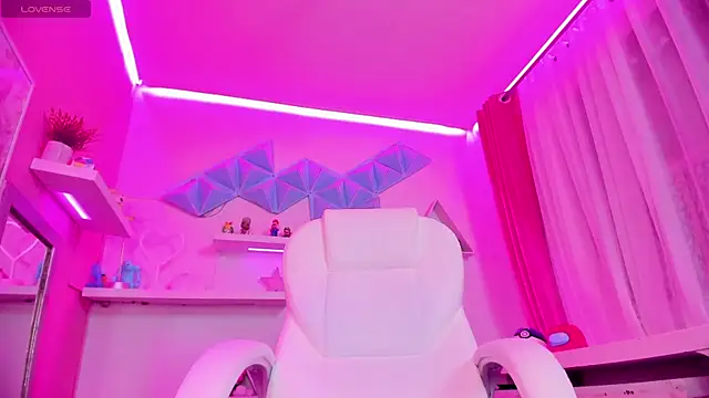 Hanna  Becker  online show from 12-12-24, 01:28