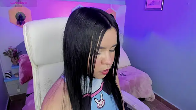 Hanna  Becker  online show from 12-14-24, 04:23