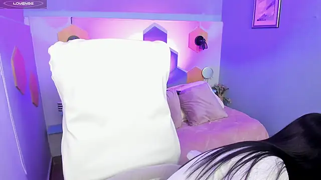 Hanna  Becker  online show from 01-09-25, 08:34