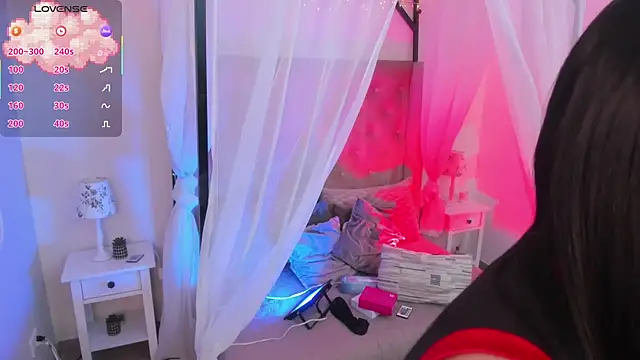 Hanna  Becker  online show from 10-10-25, 03:49