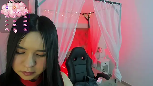 Hanna  Becker  online show from 10-17-25, 03:53