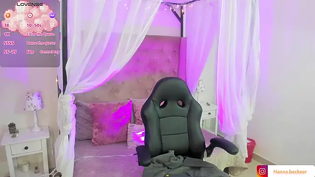 Snapshot of Hanna__Becker_ chatting on 01-08-26, 03:31 Hanna Becker online show from 01-08-26, 03:31