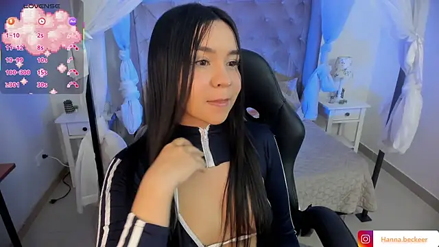 Snapshot of Hanna__Becker_ chatting on 02-13-26, 12:17 Hanna Becker online show from 02-13-26, 12:17